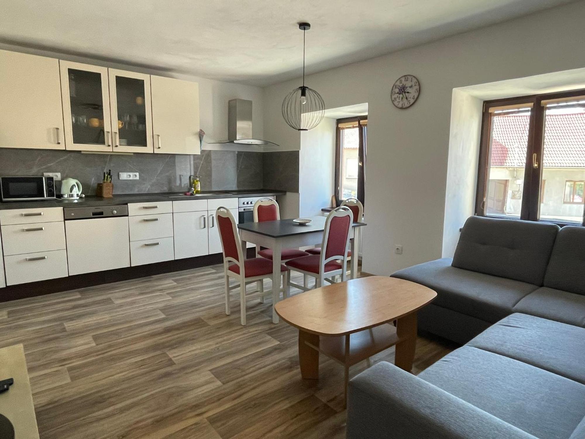 Apartman U Velke Brany Jemnice Ngoại thất bức ảnh